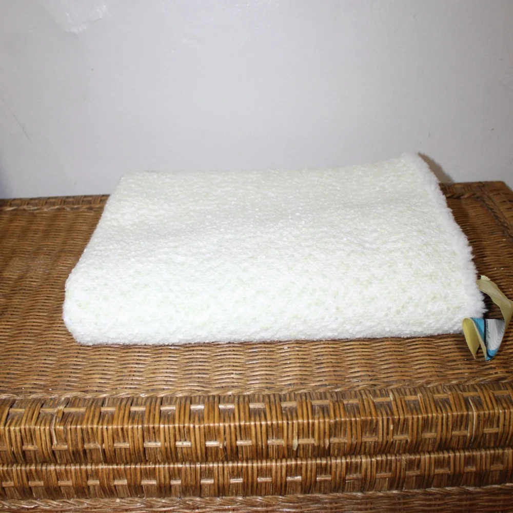Williams Sonoma Bouclé-Style Cotton Blanket. Soft Ivory & Lime Green. 30